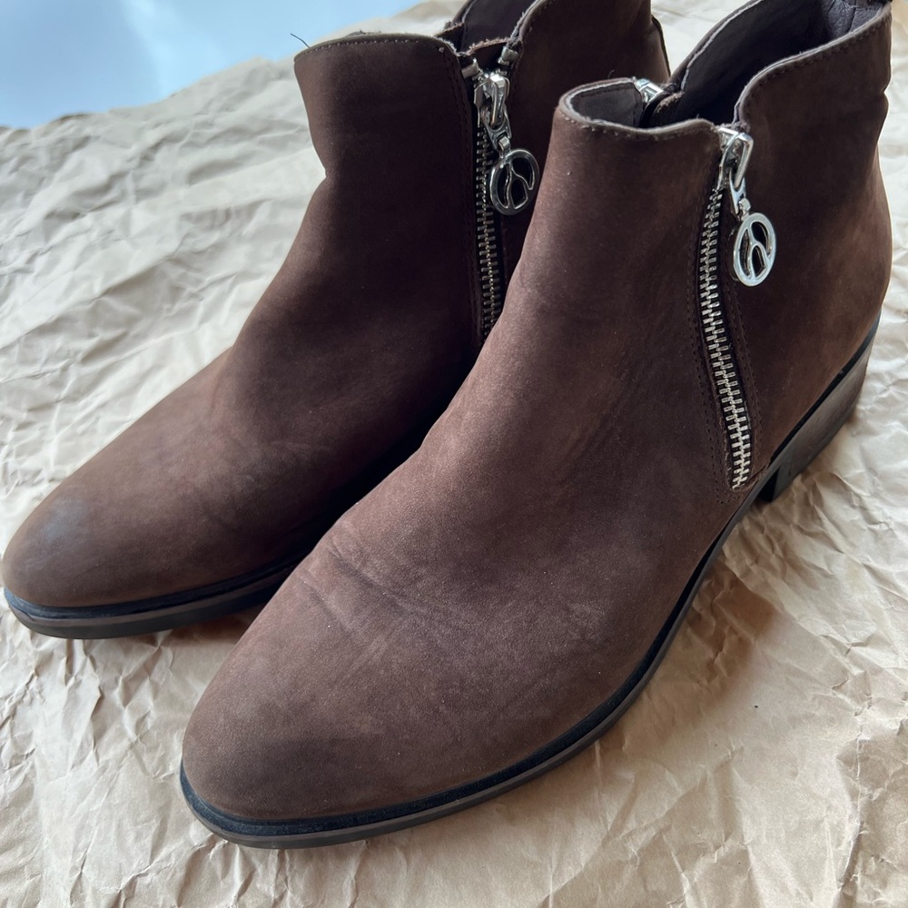 Wishbone Leather Ankle Boots
